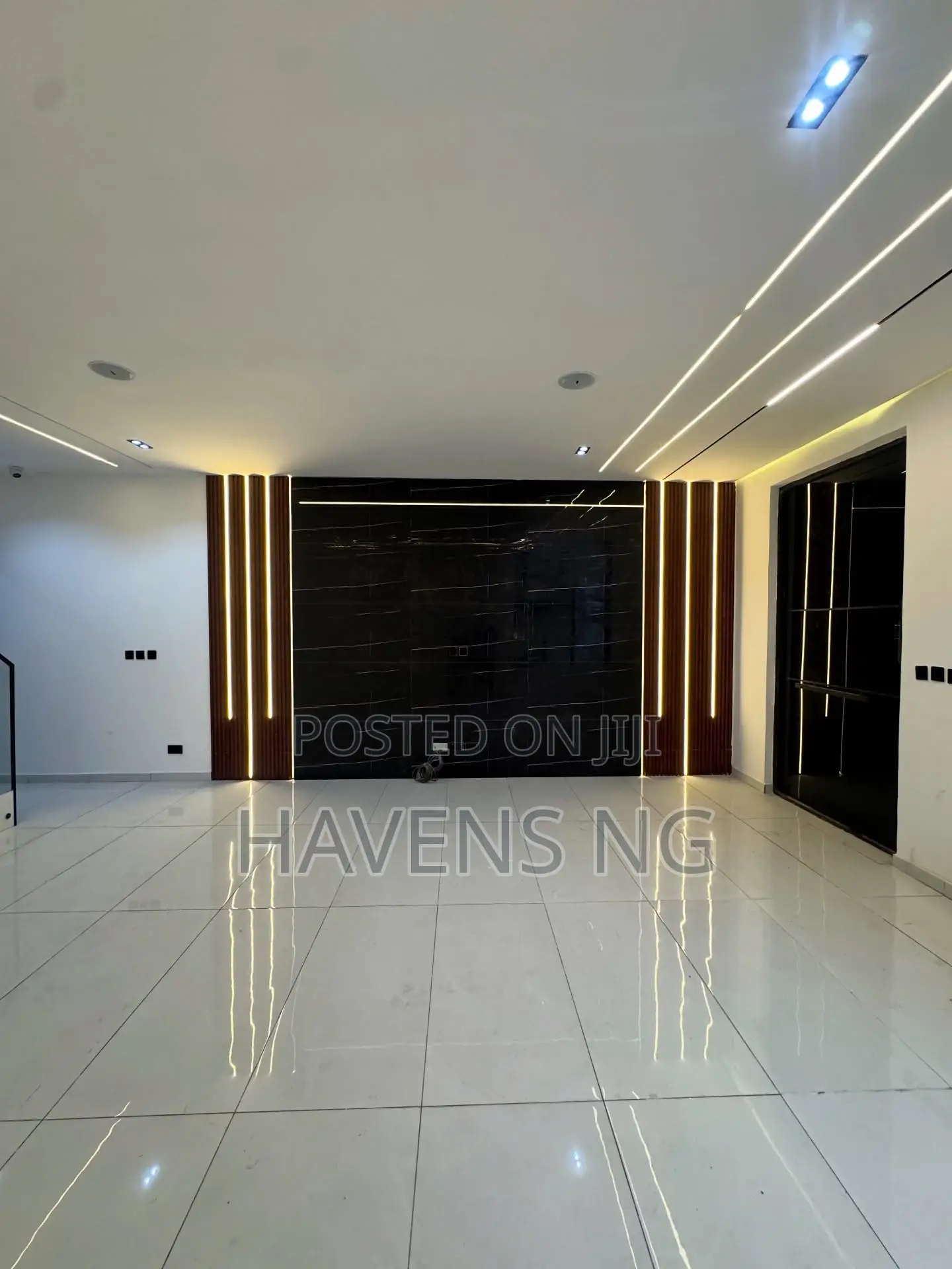 4bdrm Duplex in Chevron for sale in Chevron