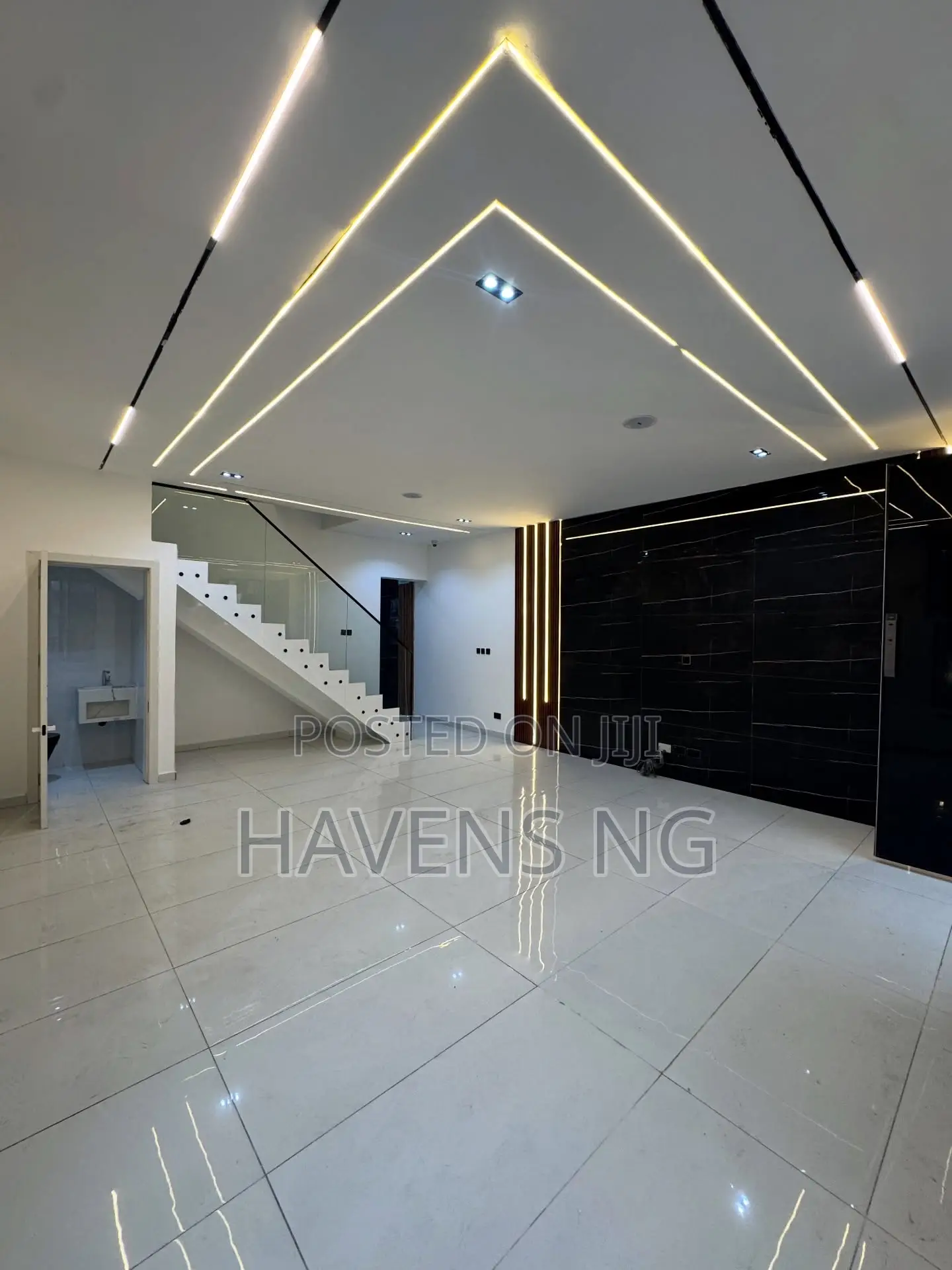 4bdrm Duplex in Chevron for sale in Chevron