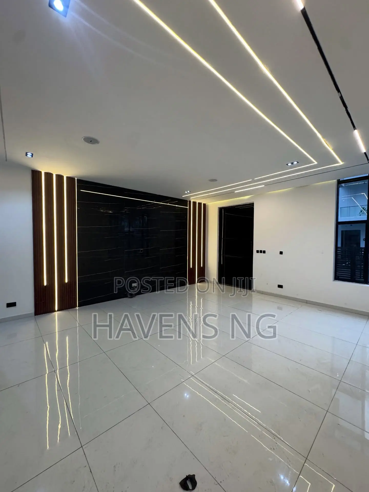 4bdrm Duplex in Chevron for sale in Chevron