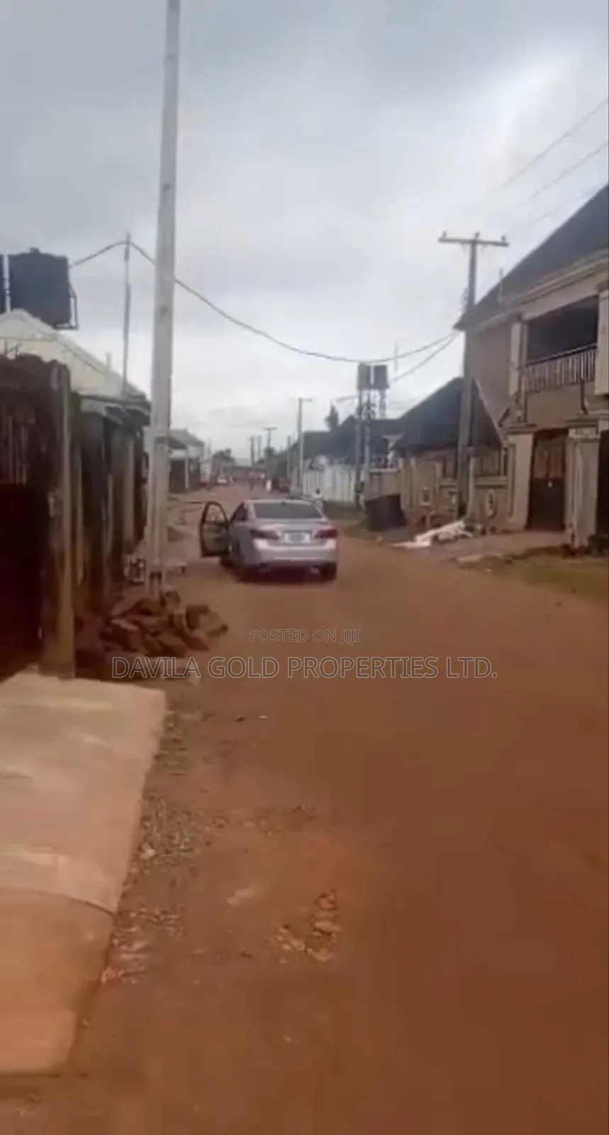 Hot Deal! 50×100ft Prime Land at Ogunmwenyi, Banana Road —  in Benin City