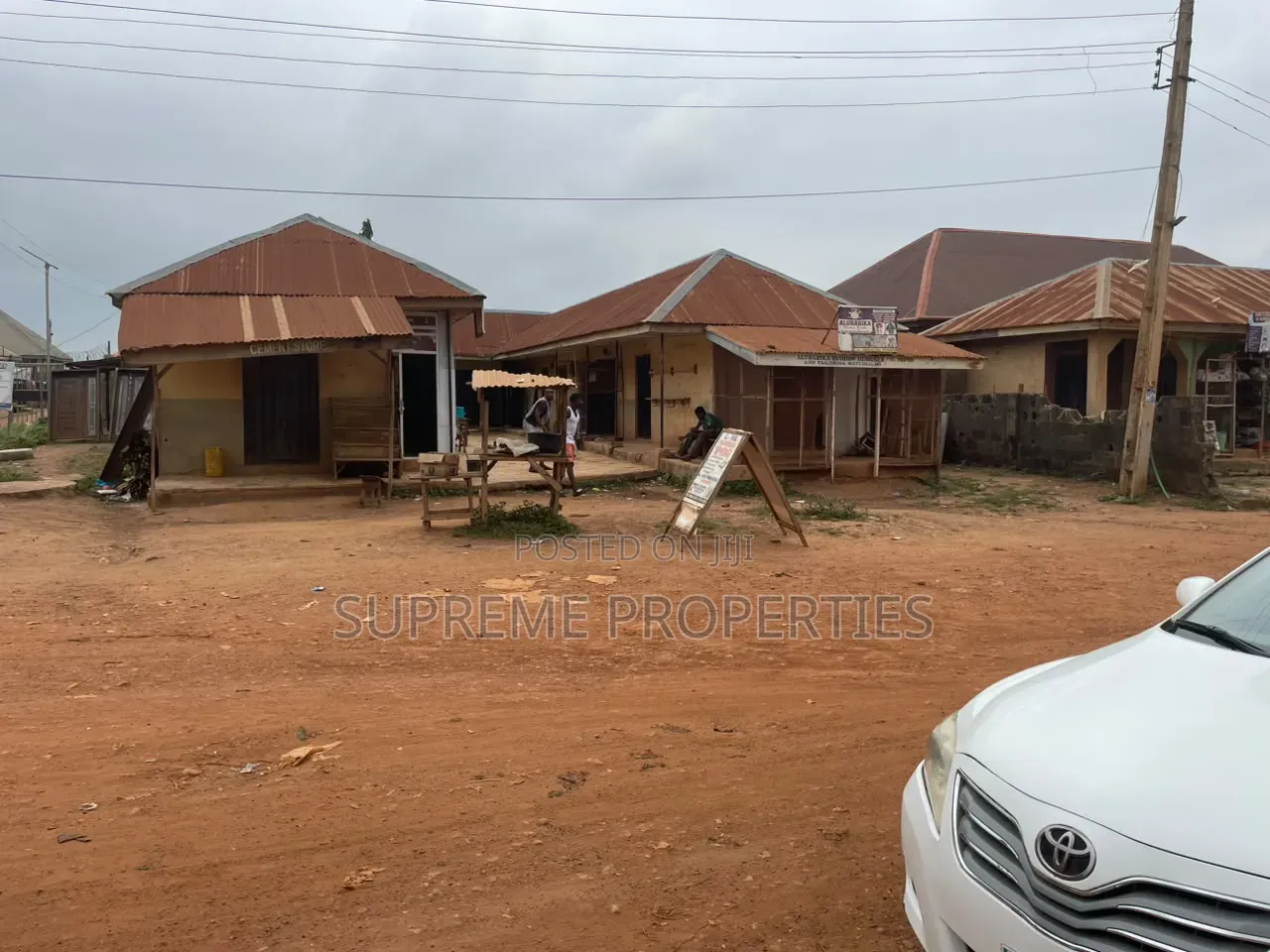 Shopping Complex Facing Main Road at Jenrinyin - Kute After Akala Est in Ibadan