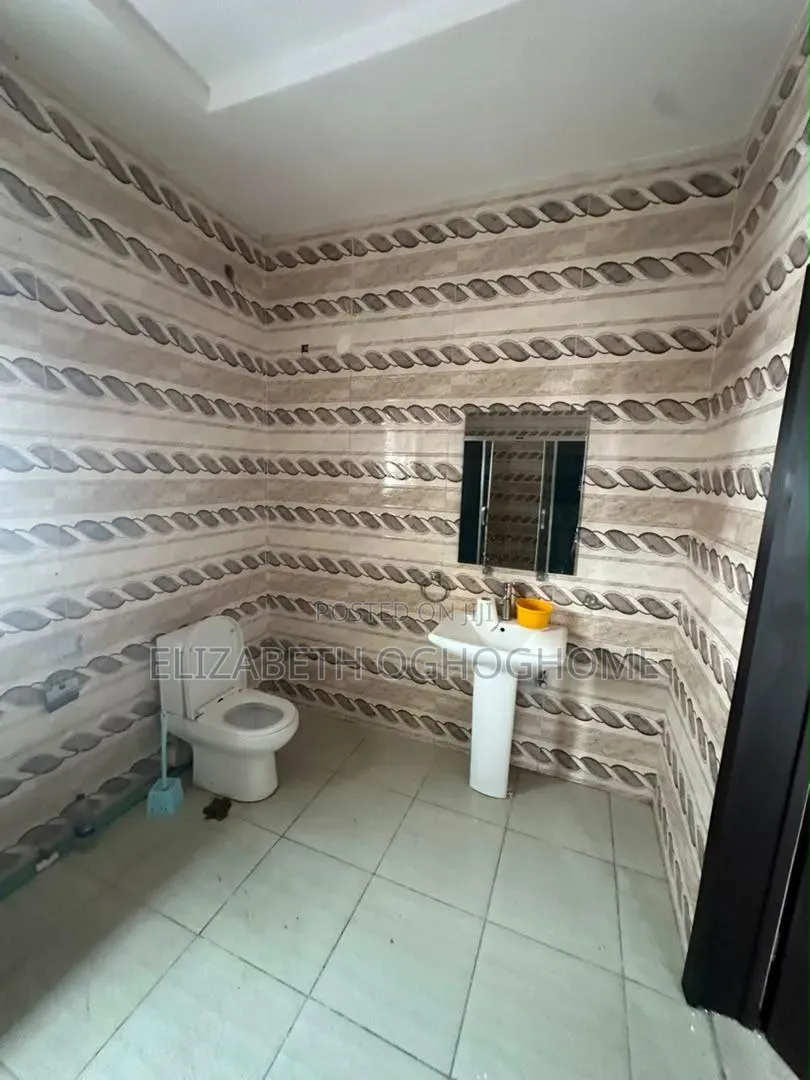 4bdrm Duplex in Lafiaji for rent in Lafiaji