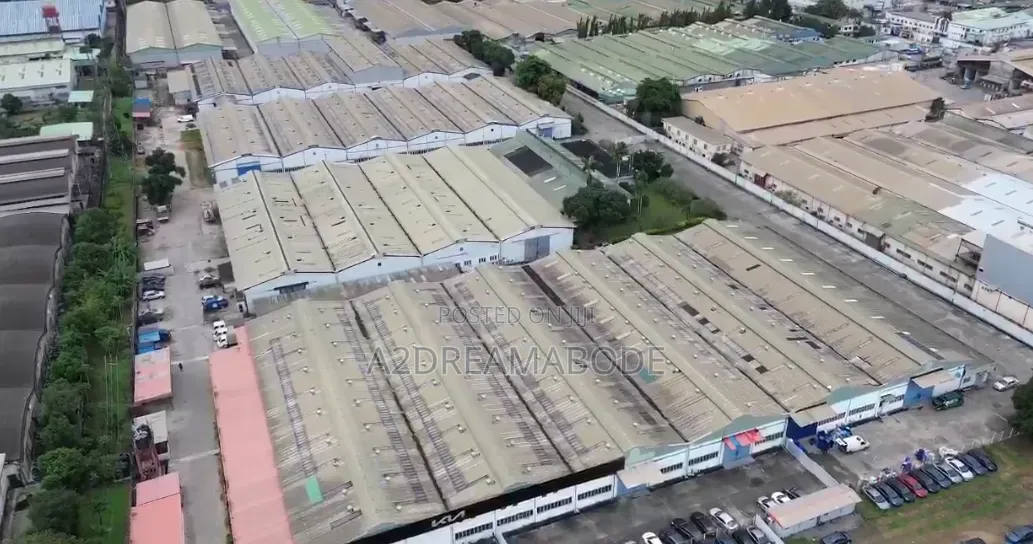 Massive Groups of Warehouses in Oshodi Expressway