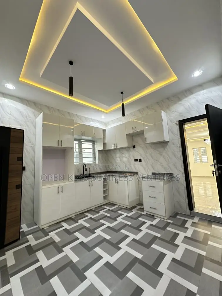 Furnished 5bdrm Duplex in Dss Quarters Est, Idishin for sale in Idishin