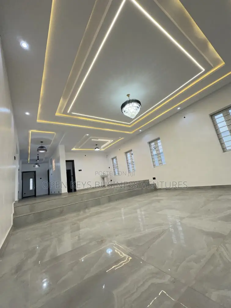 Furnished 5bdrm Duplex in Dss Quarters Est, Idishin for sale in Idishin