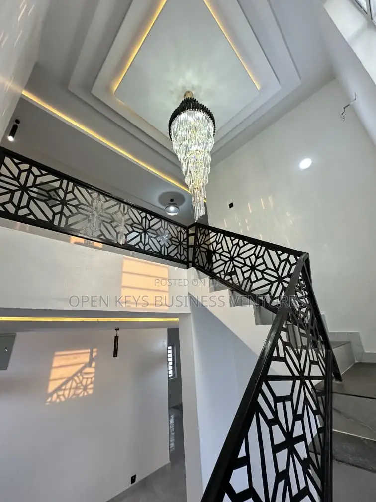 Furnished 5bdrm Duplex in Dss Quarters Est, Idishin for sale in Idishin