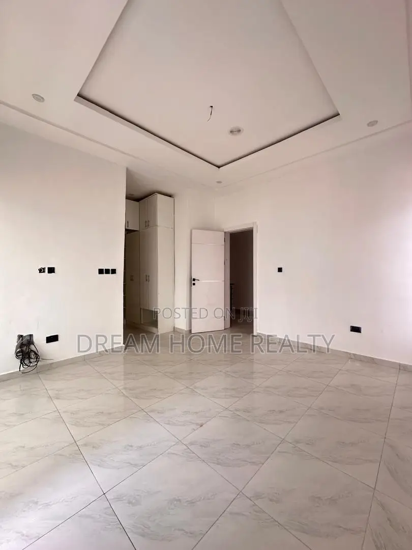 4bdrm Duplex in Ikota for rent in Ikota