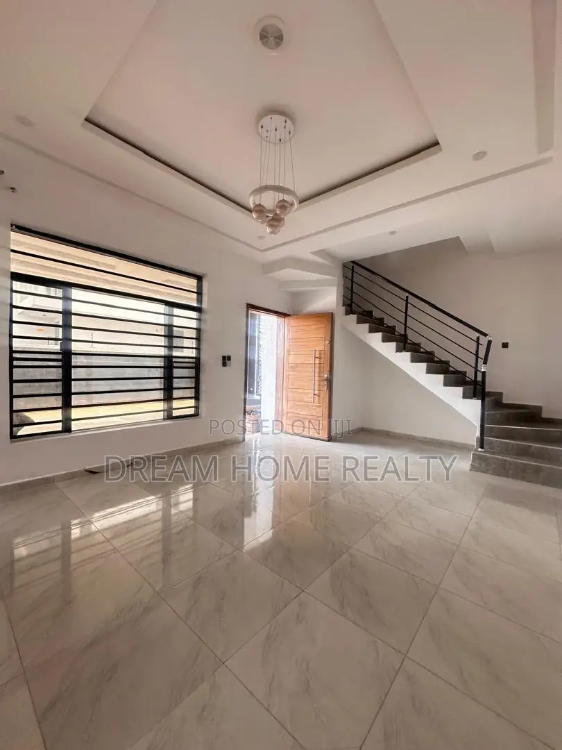 4bdrm Duplex in Ikota for rent in Ikota