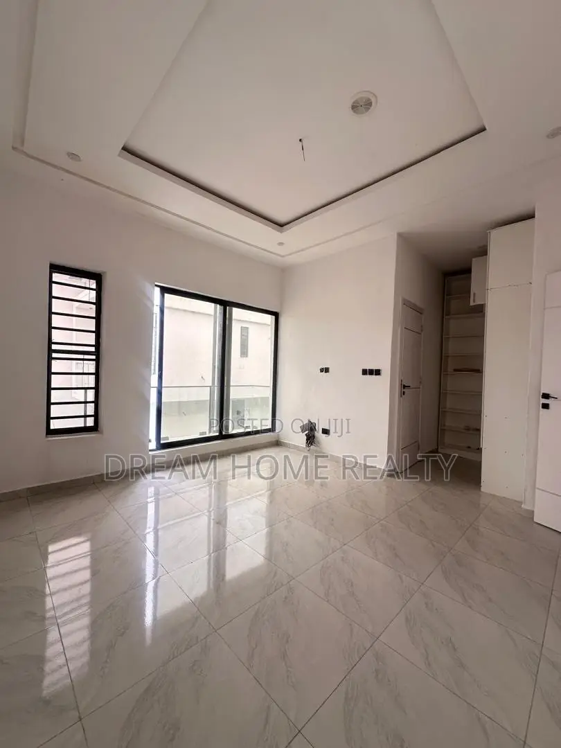 4bdrm Duplex in Ikota for rent in Ikota