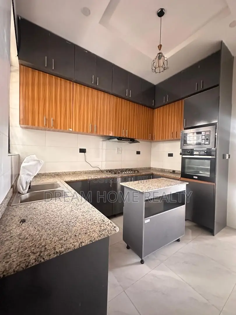 4bdrm Duplex in Ikota for rent in Ikota