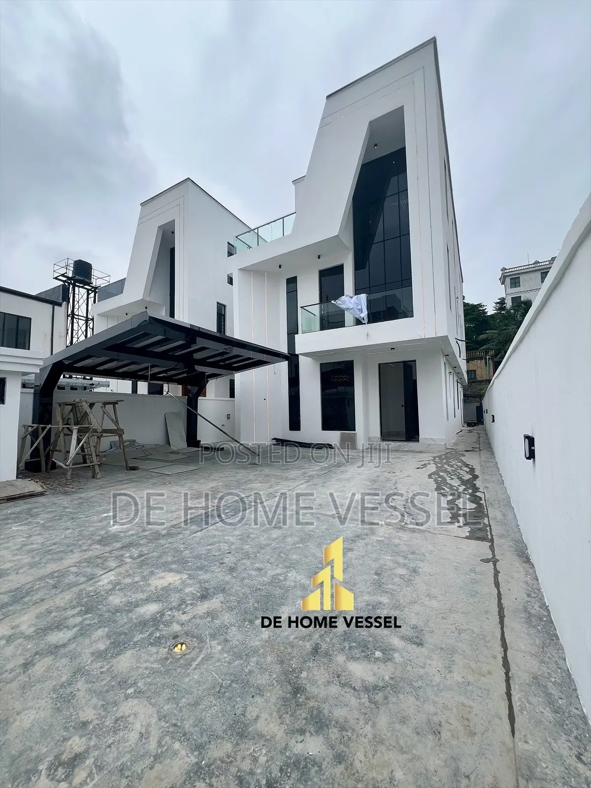 5bdrm Duplex in Chevron for sale in Chevron