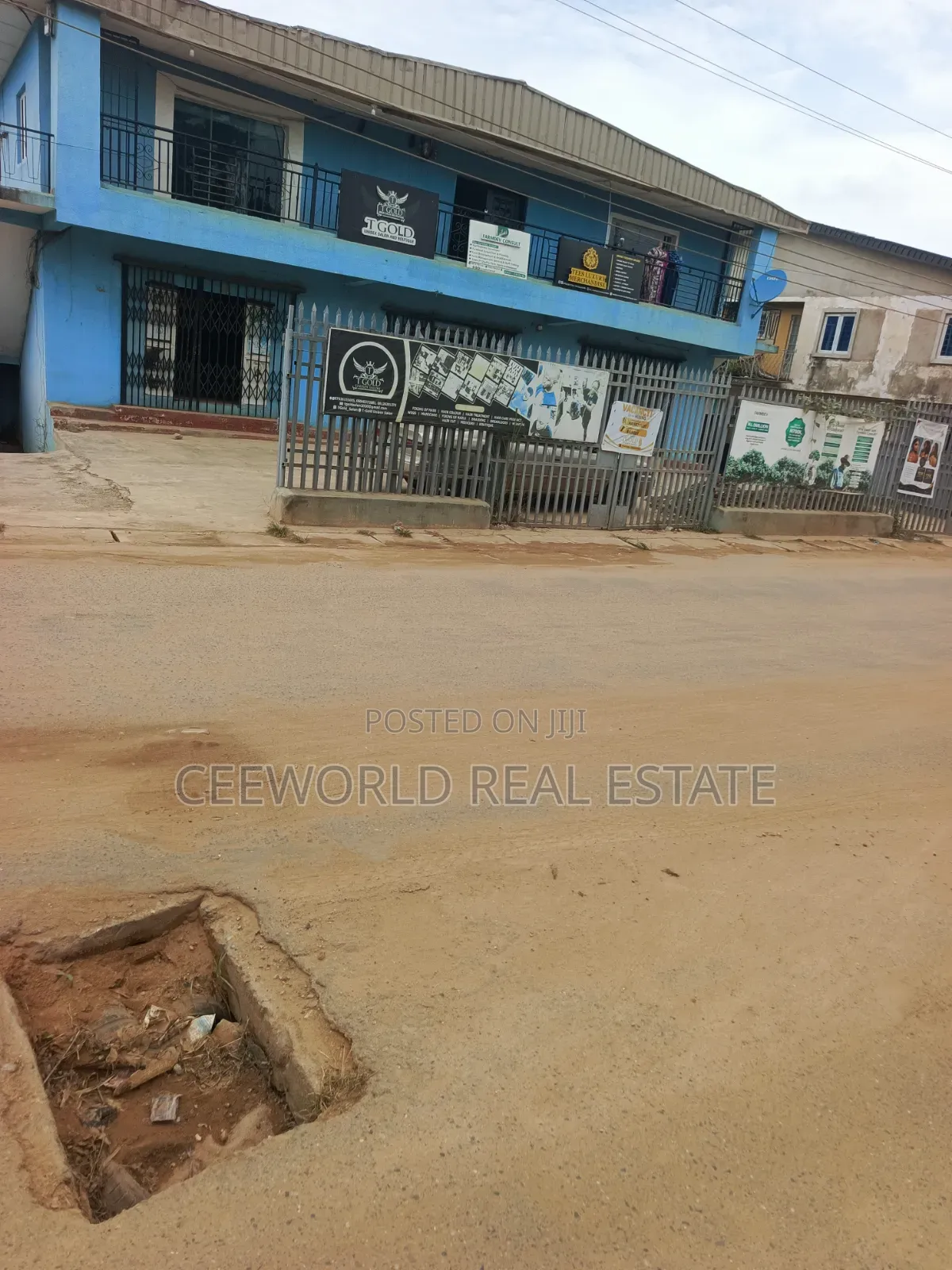 A Whole Ground Floor Spacious Warehouse at Main Idishin Jericho in Jericho