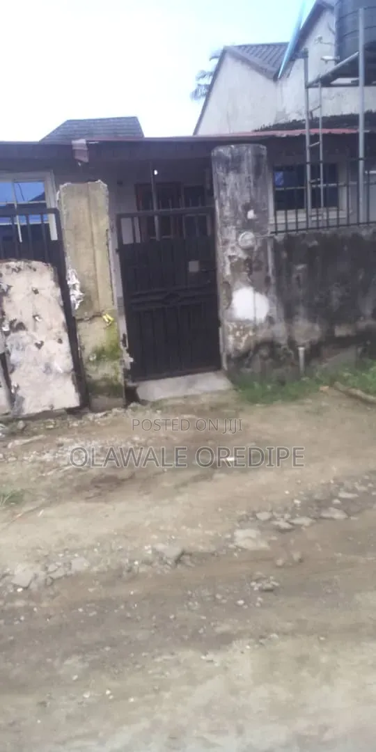2bdrm Bungalow in Close 26, Satellite Town for sale in Satellite Town