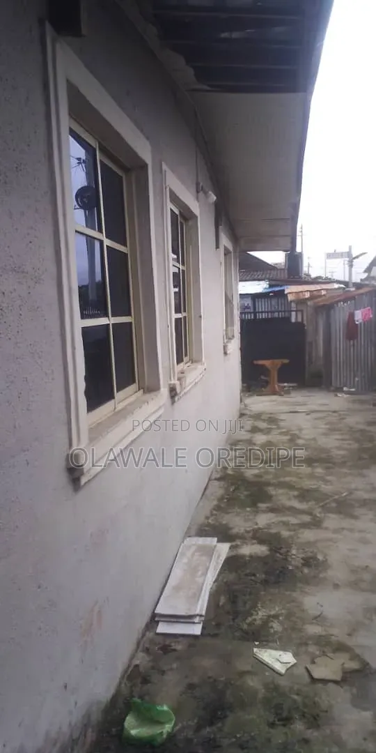 2bdrm Bungalow in Close 26, Satellite Town for sale in Satellite Town
