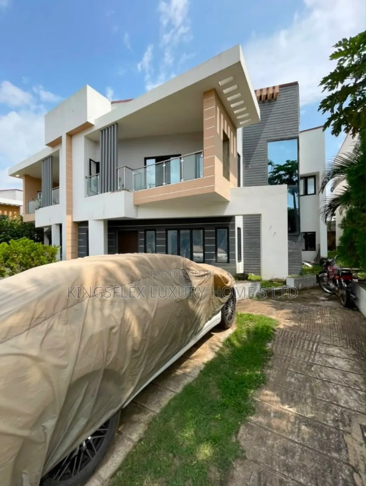 3bdrm Duplex in Estate, Idu for sale in Idu
