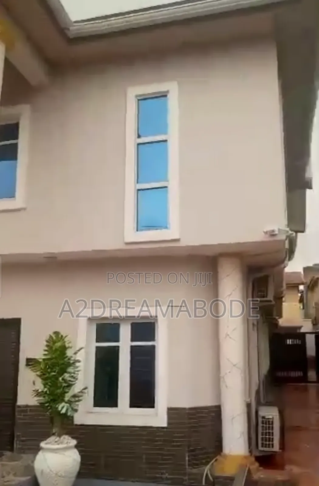 6bdrm Duplex in International, Ajao Estate for sale in Ajao Estate