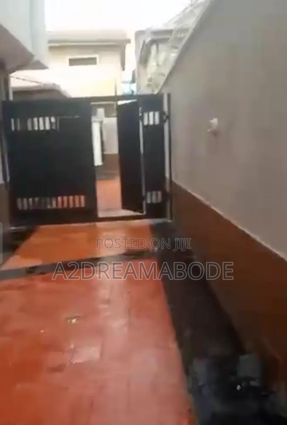 6bdrm Duplex in International, Ajao Estate for sale in Ajao Estate