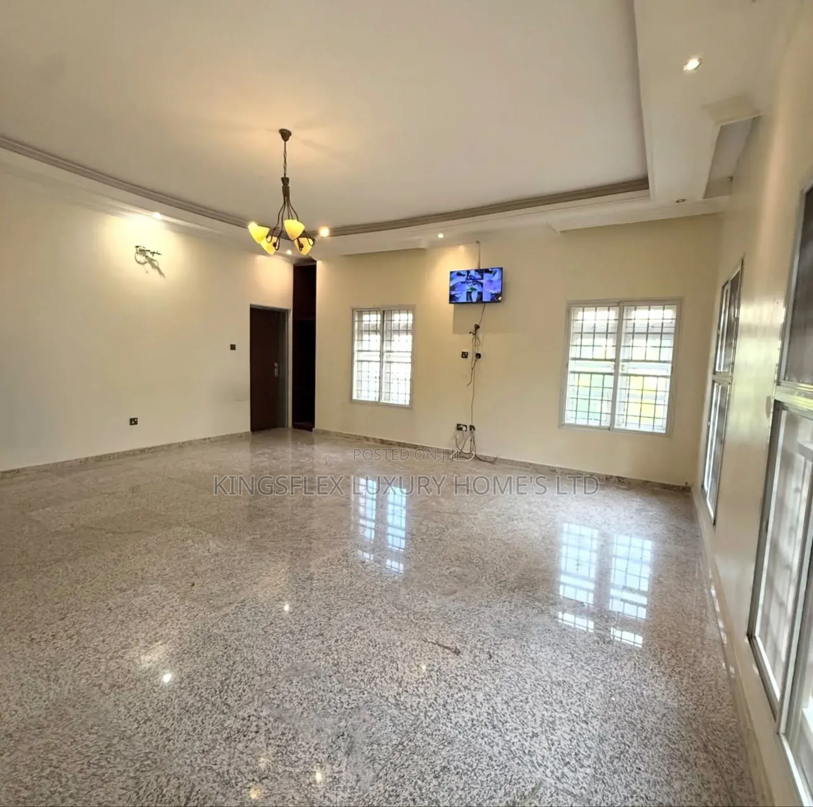 5bdrm Duplex in Apo Legisletive for sale in Apo Resettlement