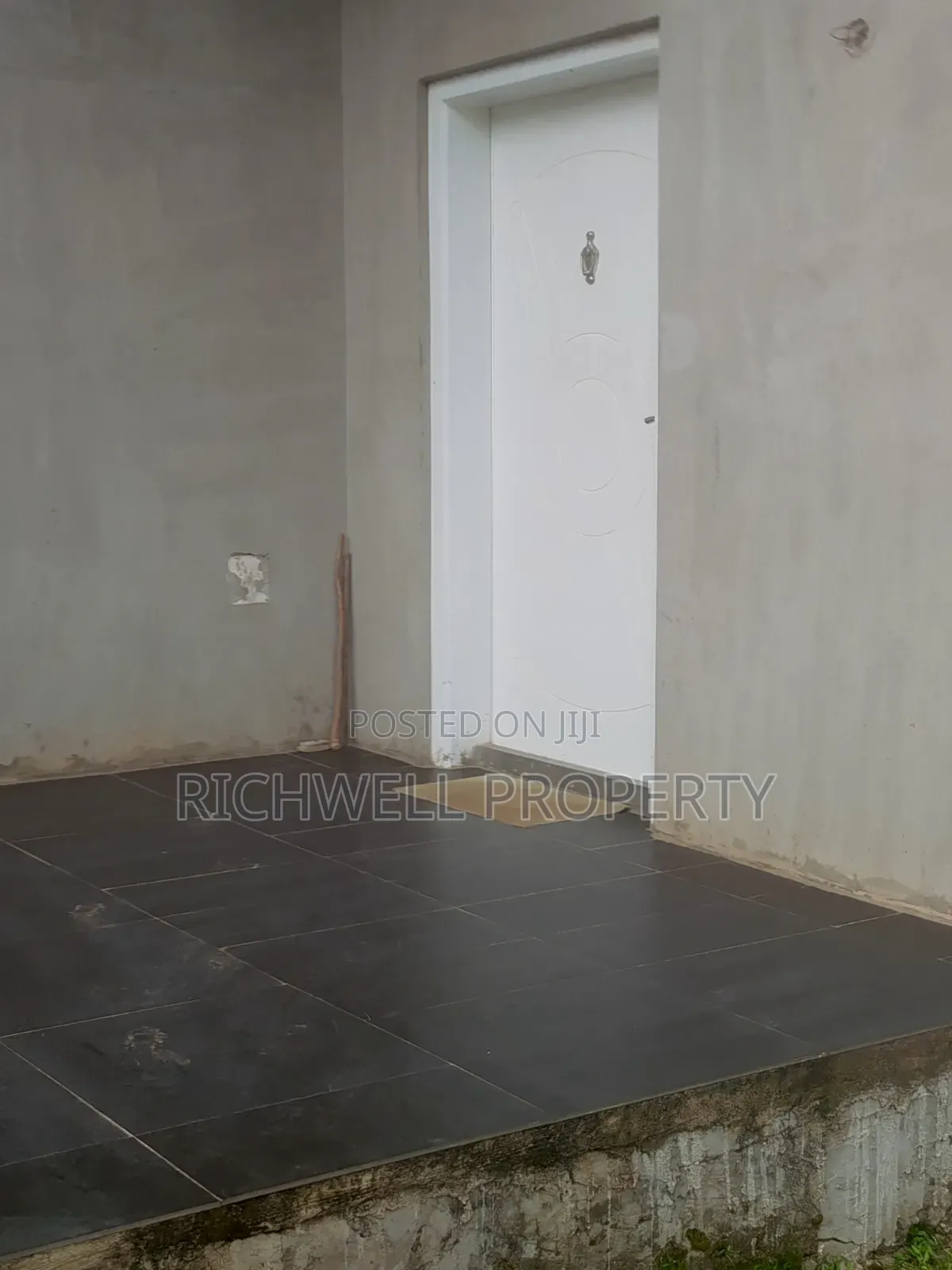 3bdrm Duplex in Alalubosa for sale in Alalubosa