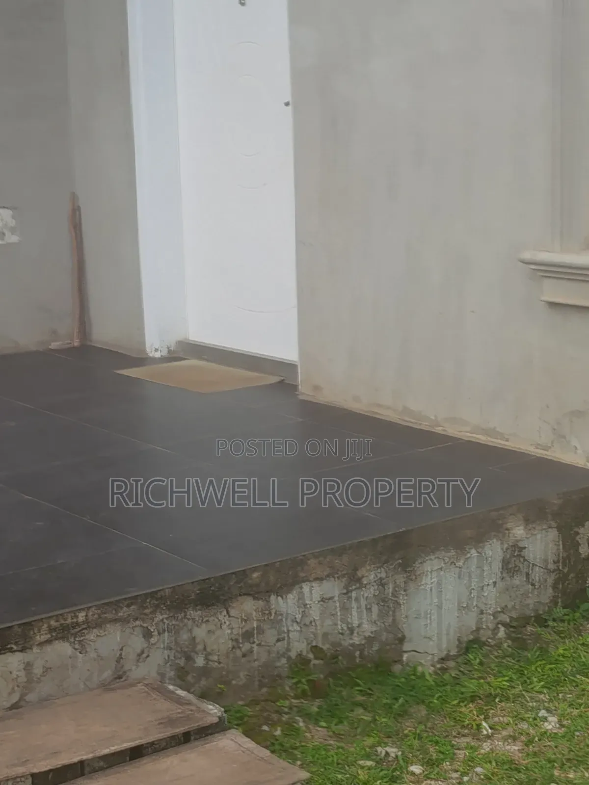3bdrm Duplex in Alalubosa for sale in Alalubosa