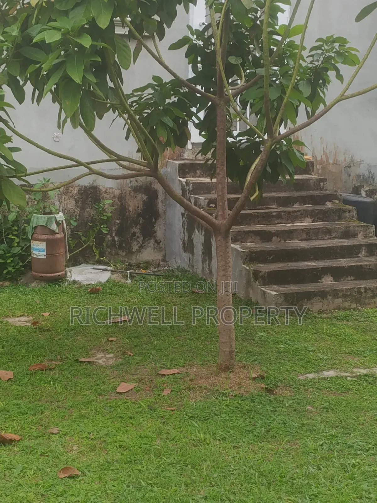 3bdrm Duplex in Alalubosa for sale in Alalubosa