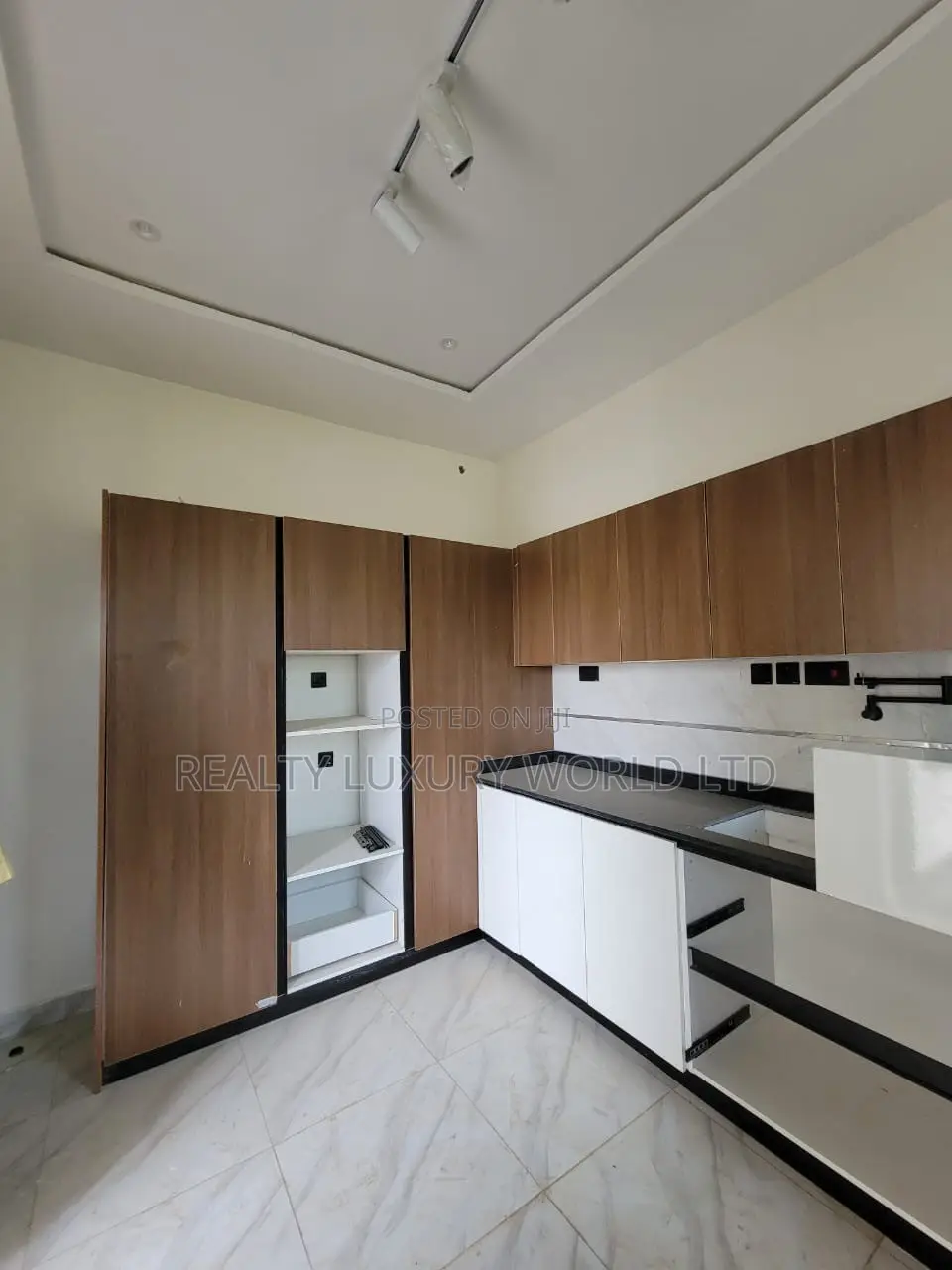 3bdrm Apartment in Jahi for sale in Jahi