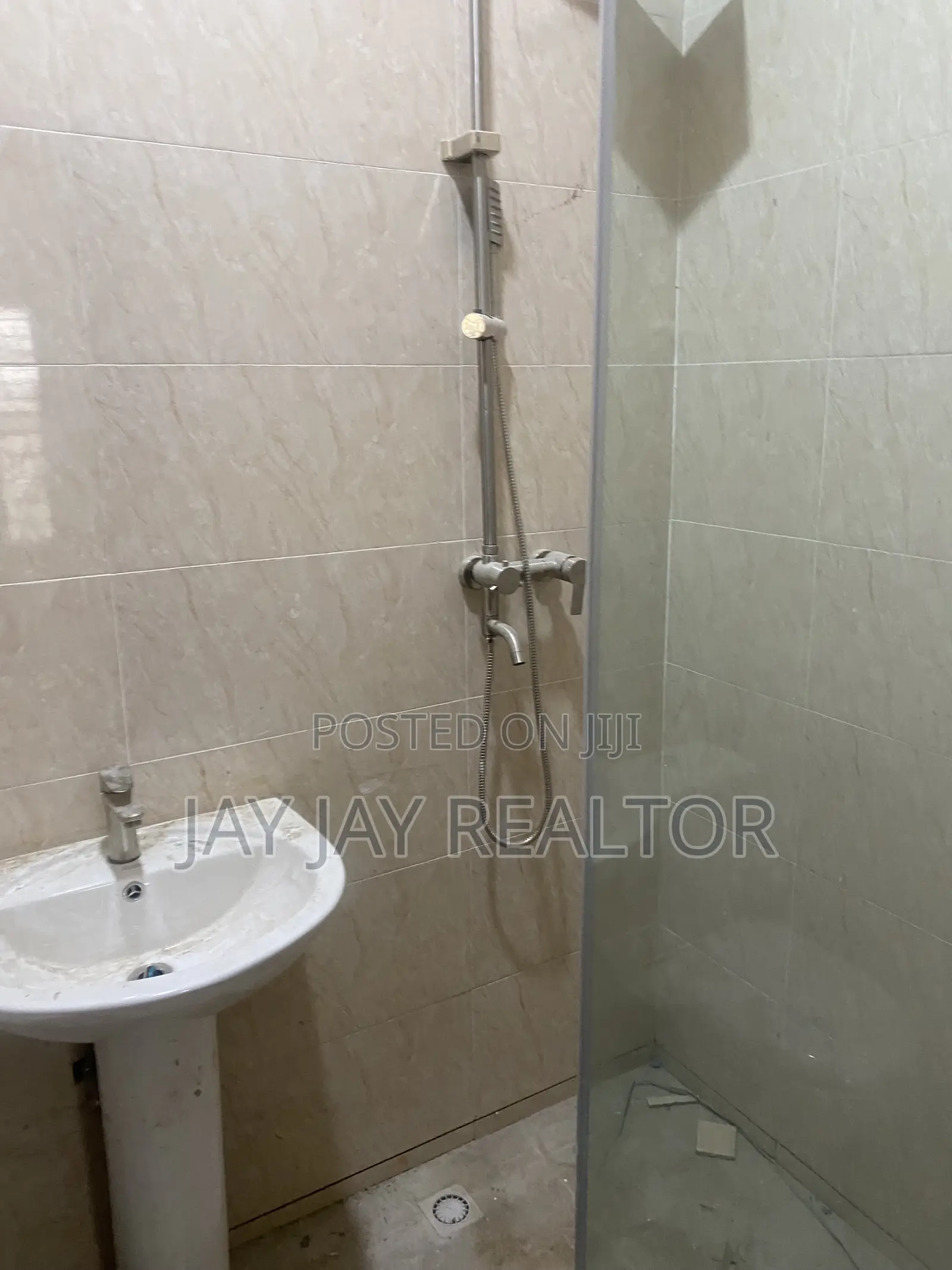 3bdrm Block of Flats in Idu for rent in Idu
