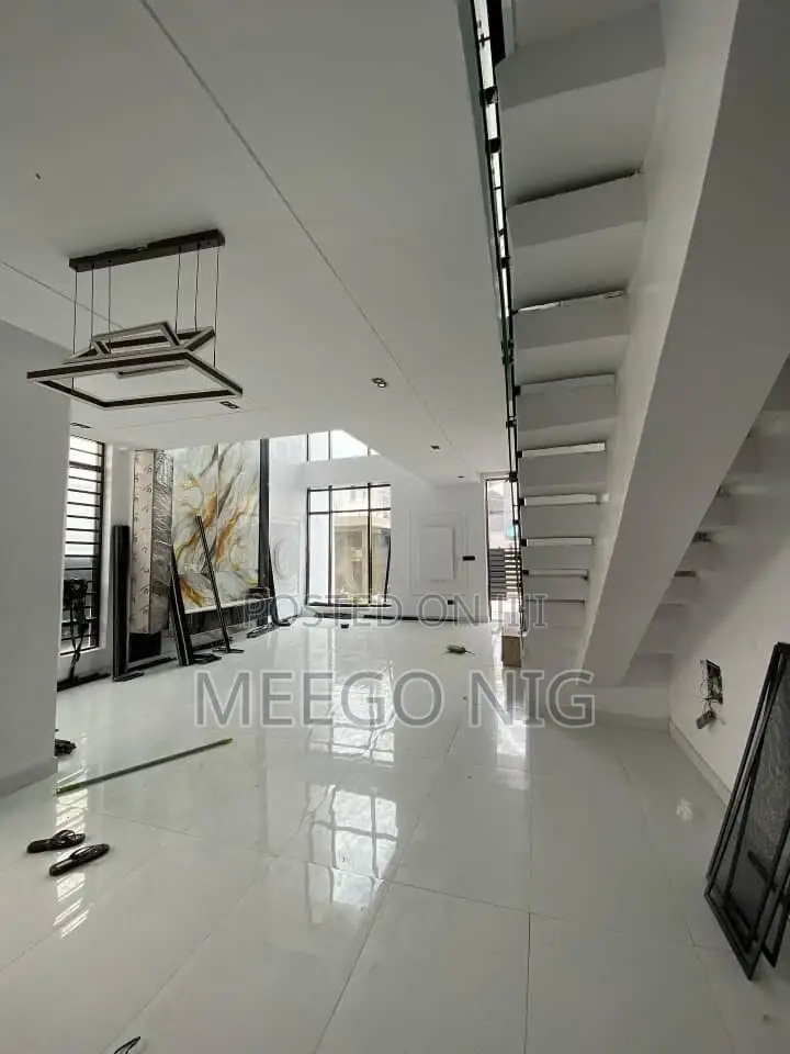 5bdrm Duplex in Ikota Ajah for sale in Ikota