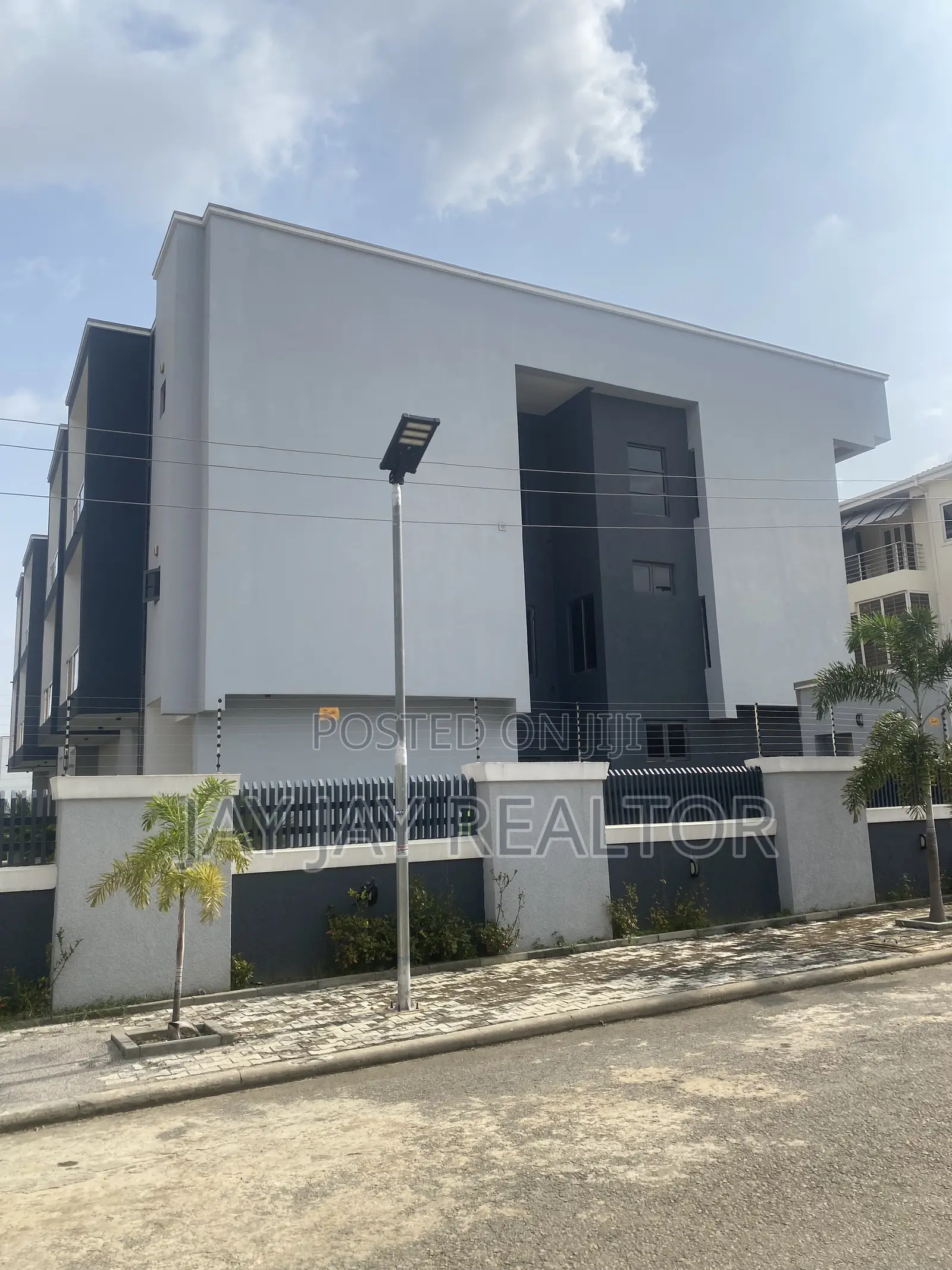 4bdrm Duplex in Jahi Gilmor for sale in Jahi