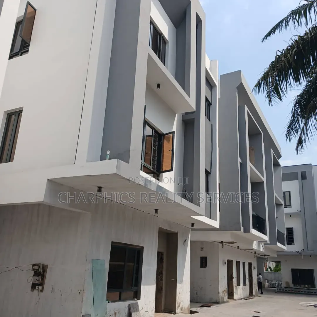 5bdrm Duplex in Alaka Estate for sale in Alaka Estate