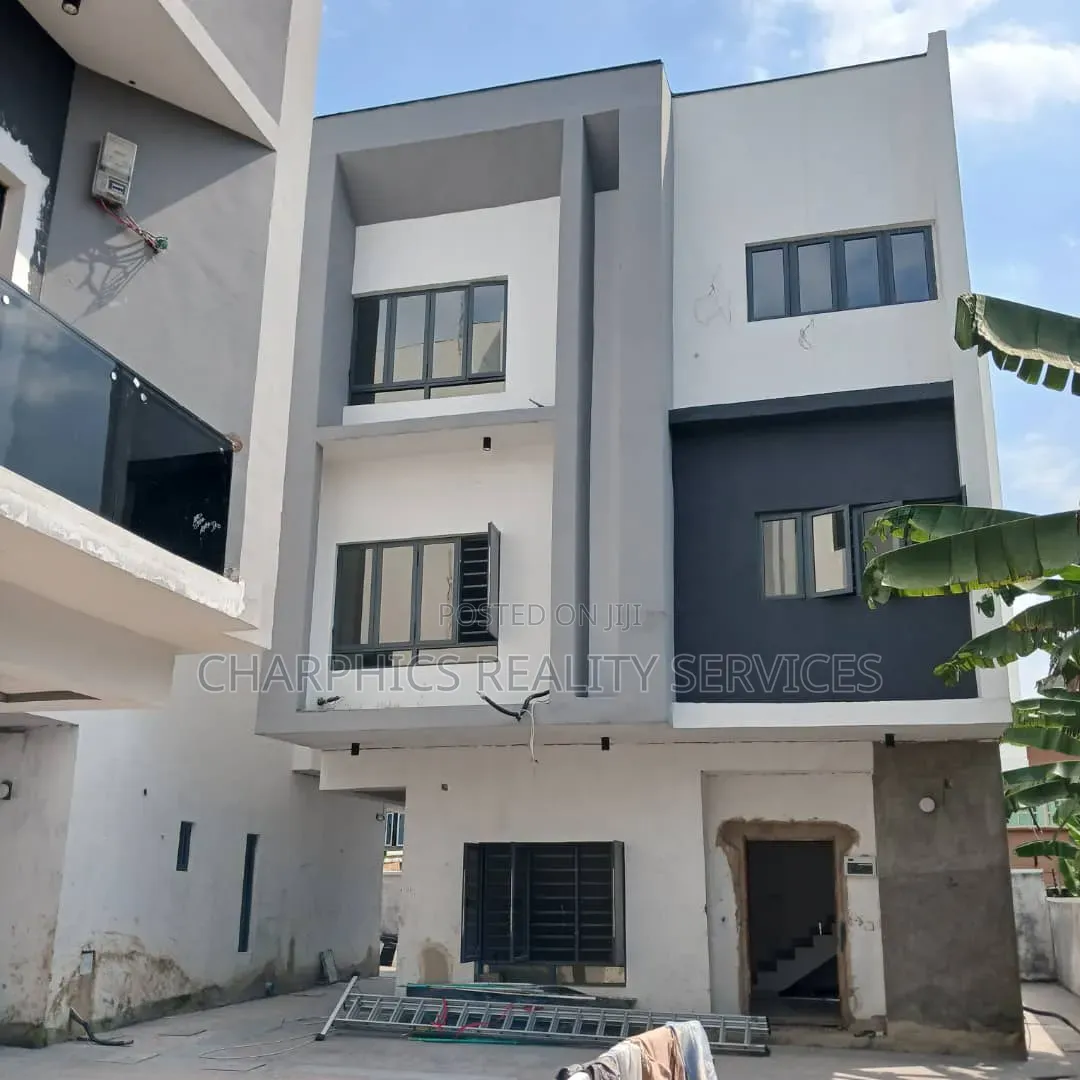 5bdrm Duplex in Alaka Estate for sale in Alaka Estate