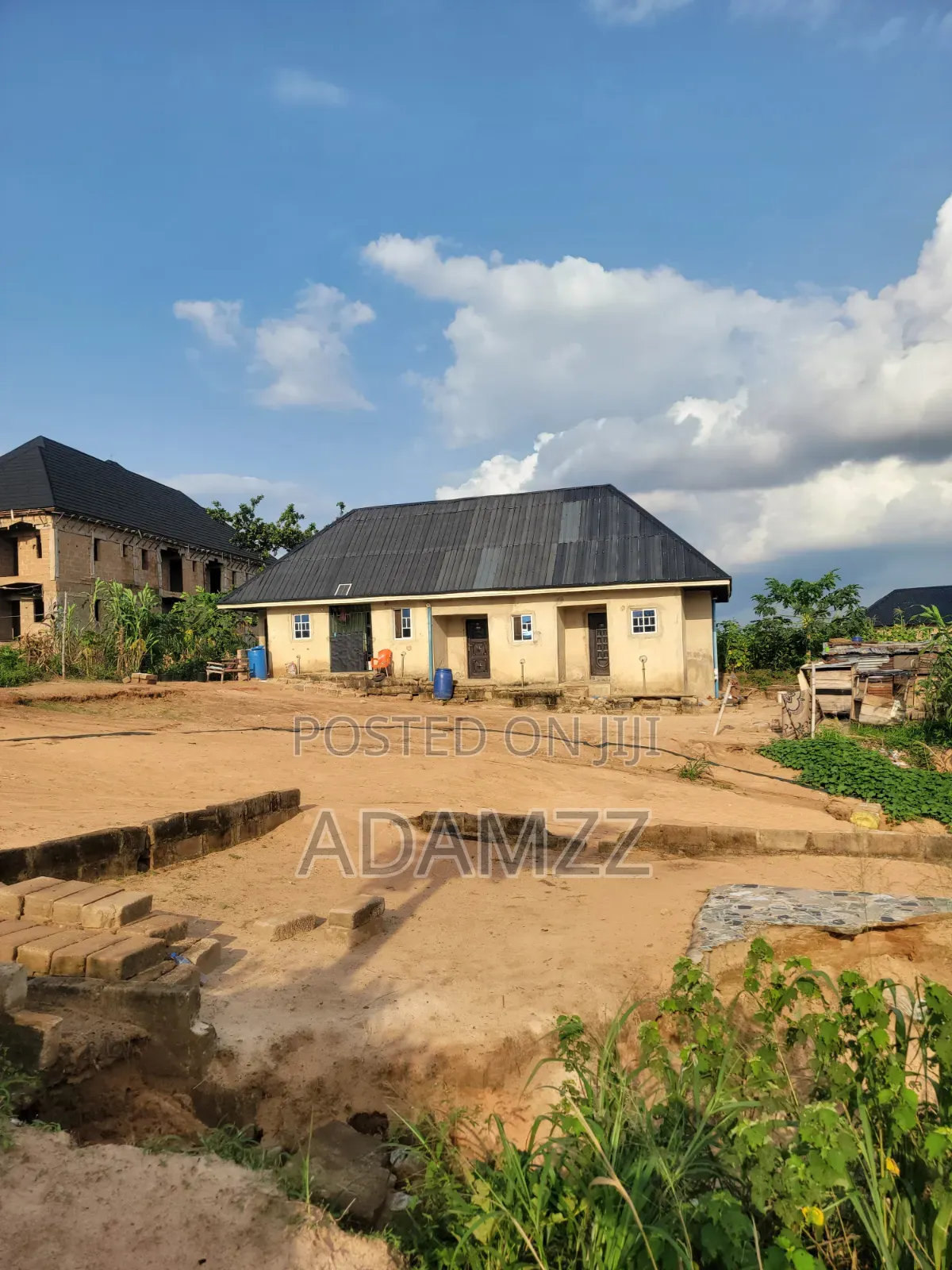 3bdrm Room & Parlour in Ugbondafe, Enugu for sale in Enugu