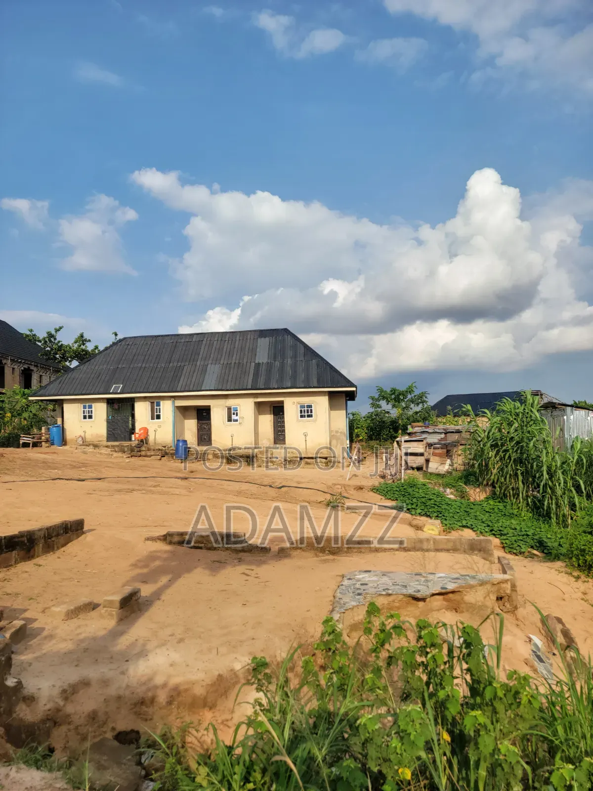 3bdrm Room & Parlour in Ugbondafe, Enugu for sale in Enugu