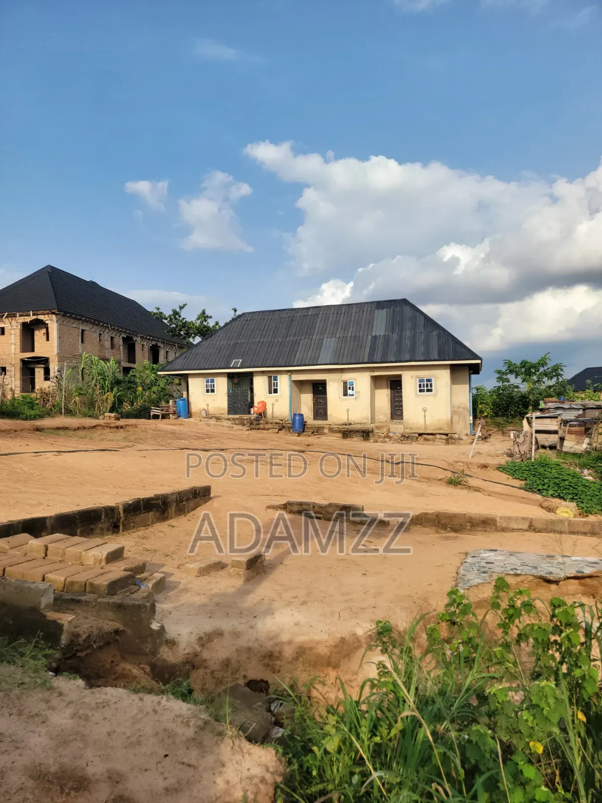 3bdrm Room & Parlour in Ugbondafe, Enugu for sale in Enugu