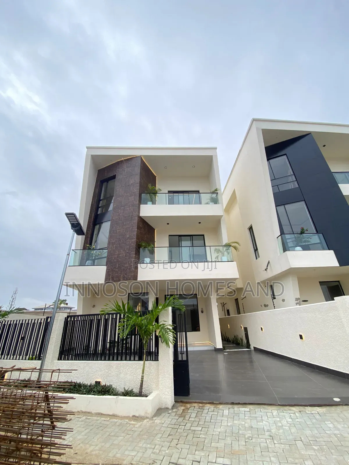 5bdrm Duplex in Lekki Phase 2 for sale in Lekki Phase 2
