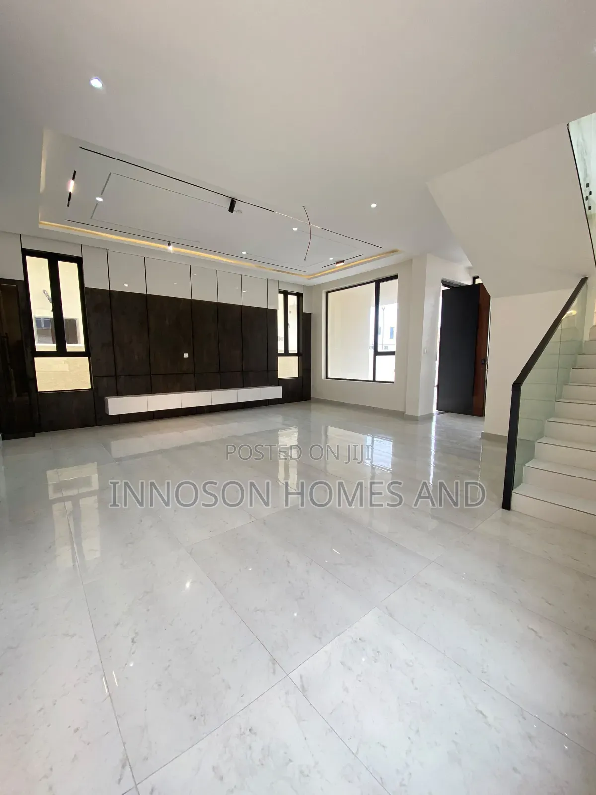 5bdrm Duplex in Lekki Phase 2 for sale in Lekki Phase 2