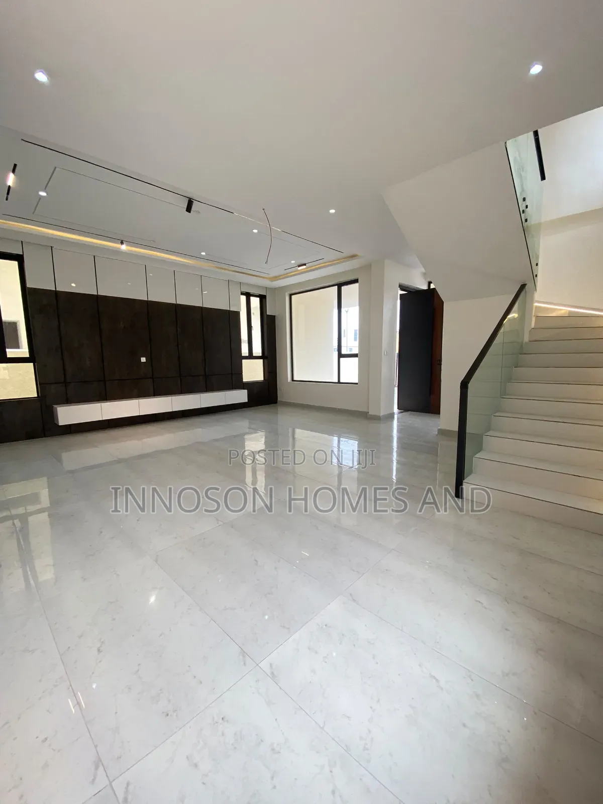 5bdrm Duplex in Lekki Phase 2 for sale in Lekki Phase 2