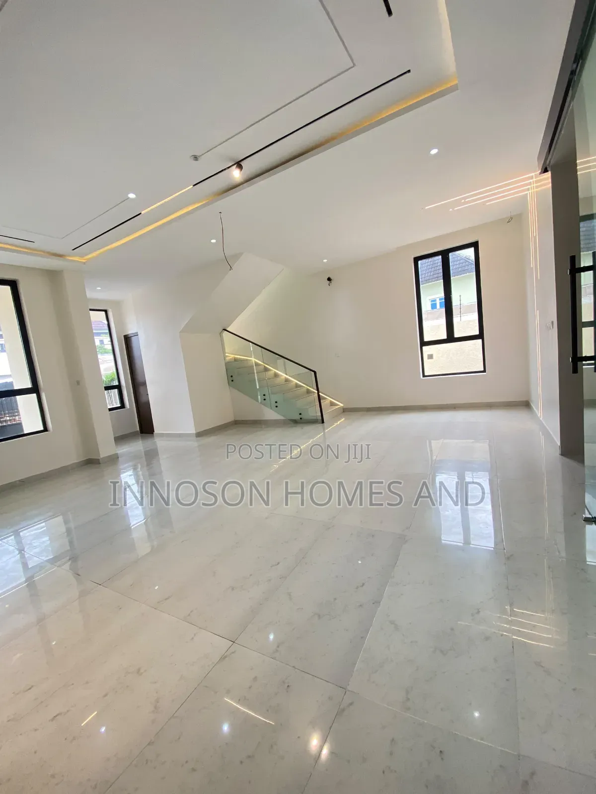 5bdrm Duplex in Lekki Phase 2 for sale in Lekki Phase 2