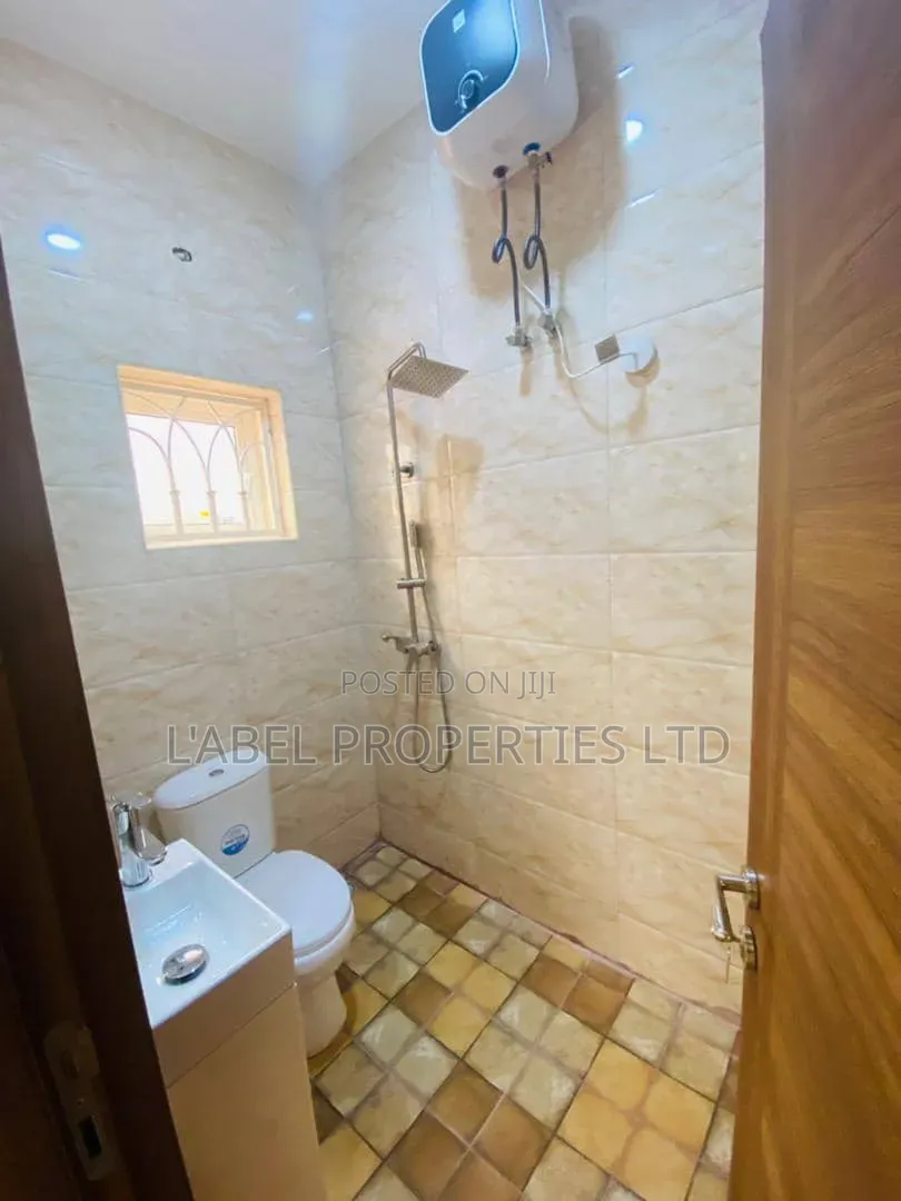 3bdrm Block of Flats in F14 Kubwa By Nepa for rent in Kubwa