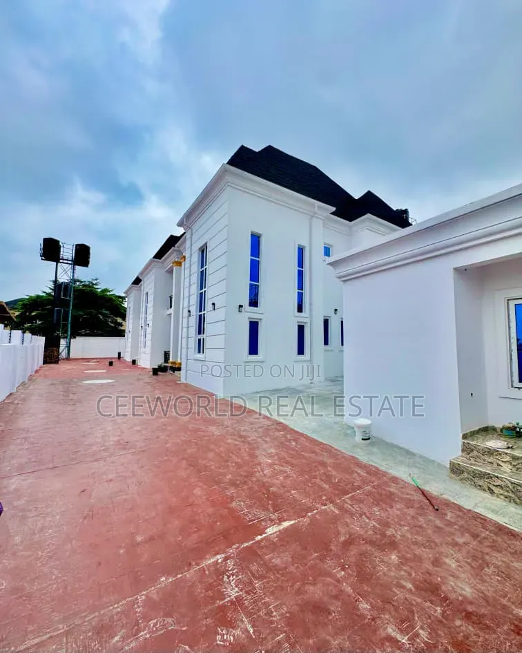 3bdrm Duplex in Kolapo Ishola Gra, Akobo for rent in Akobo