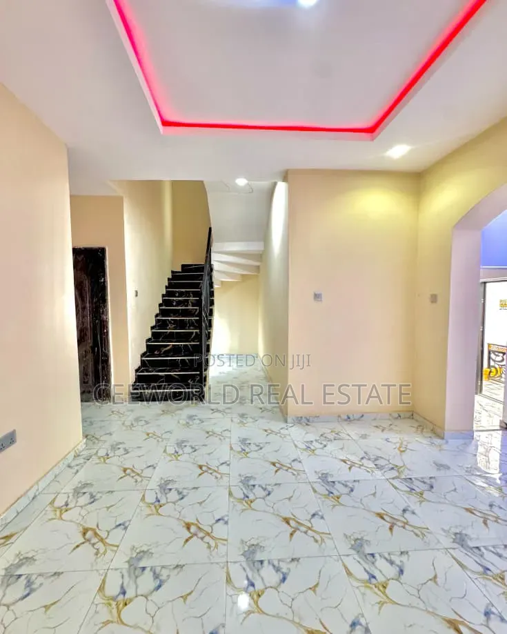 3bdrm Duplex in Kolapo Ishola Gra, Akobo for rent in Akobo