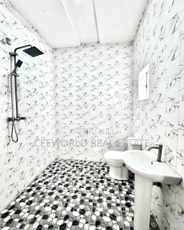 3bdrm Duplex in Kolapo Ishola Gra, Akobo for rent in Akobo
