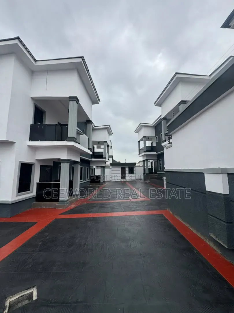 3bdrm Duplex in Kolapo Ishola Gra, Akobo for rent in Akobo