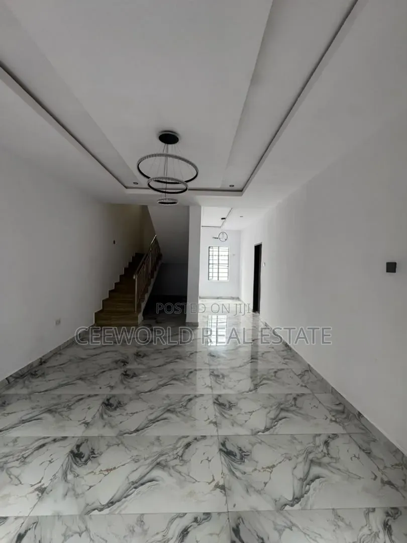 3bdrm Duplex in Kolapo Ishola Gra, Akobo for rent in Akobo