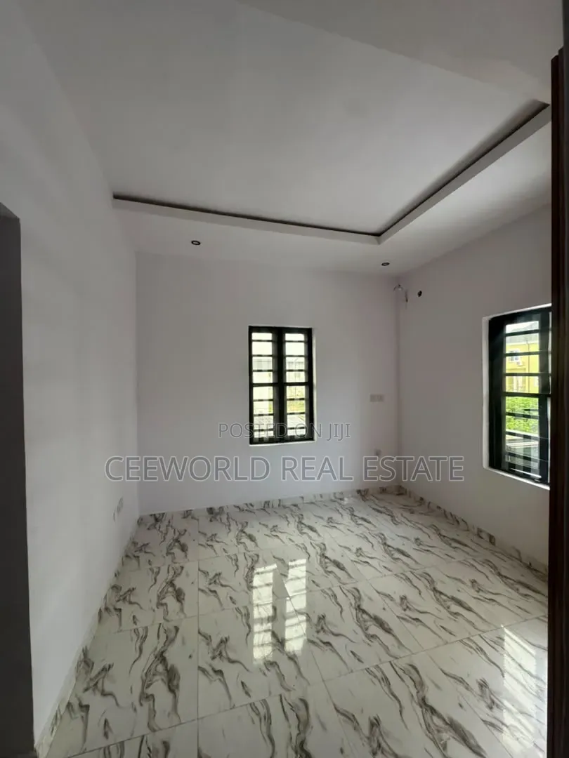 3bdrm Duplex in Kolapo Ishola Gra, Akobo for rent in Akobo