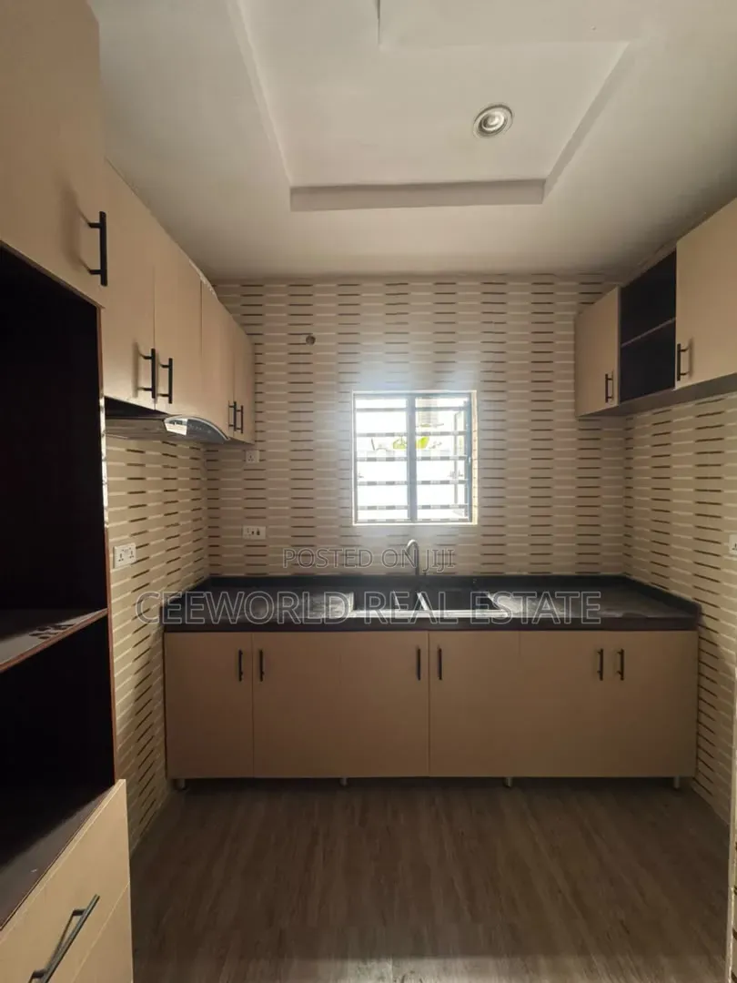 3bdrm Duplex in Kolapo Ishola Gra, Akobo for rent in Akobo