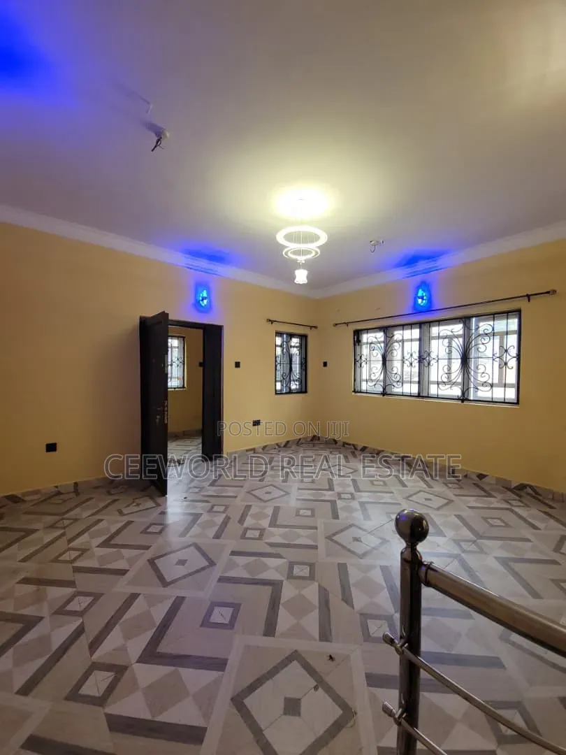 5bdrm Duplex in Kolapo Ishola Gra, Akobo for rent in Akobo