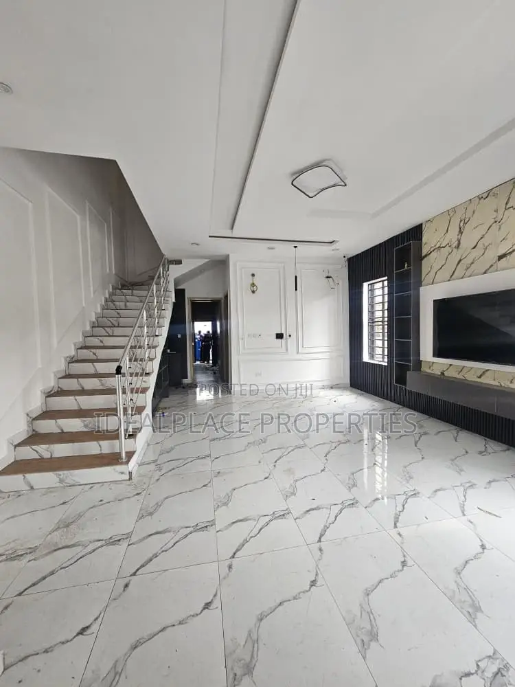 4bdrm Duplex in Lekki for sale in Lekki