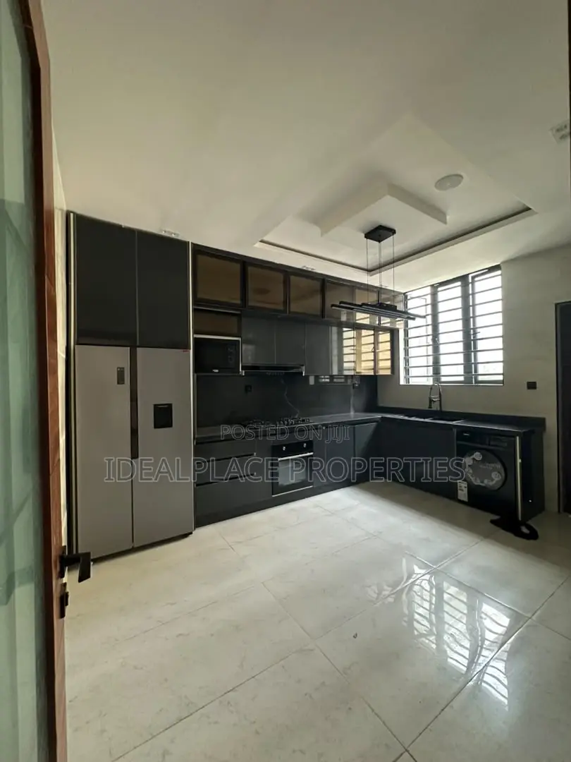 5bdrm Duplex in Lekki Phase 1 for sale in Lekki Phase 1