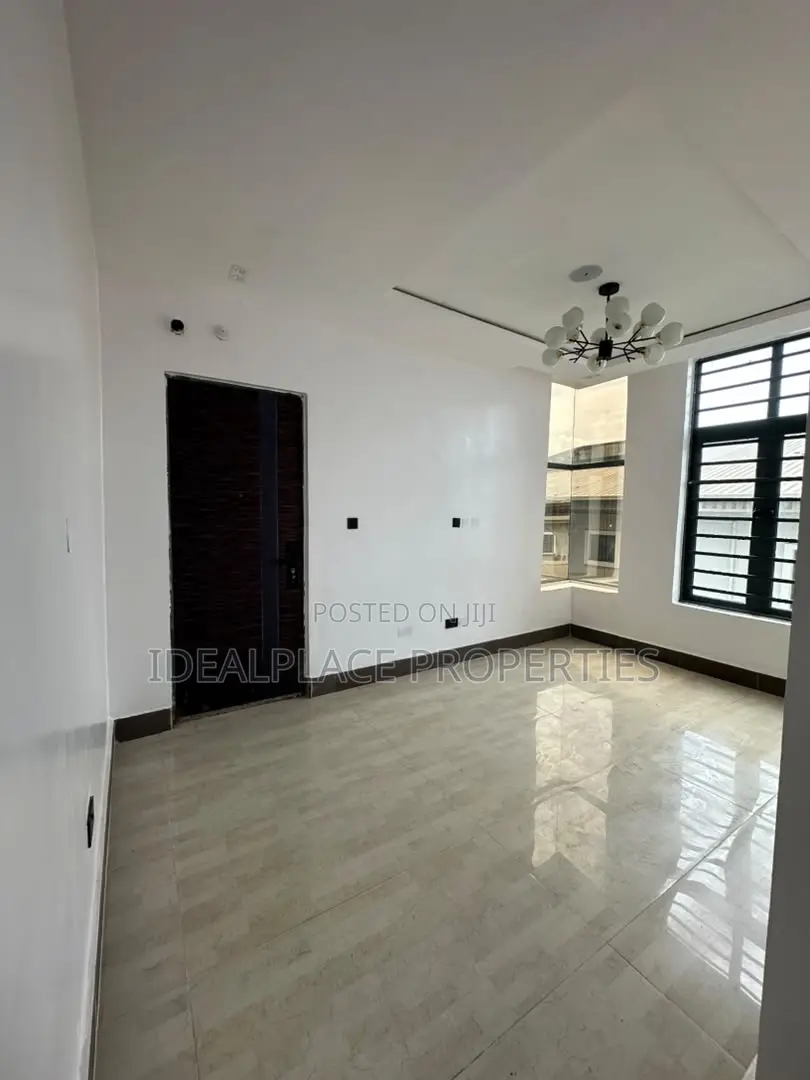 5bdrm Duplex in Lekki Phase 1 for sale in Lekki Phase 1